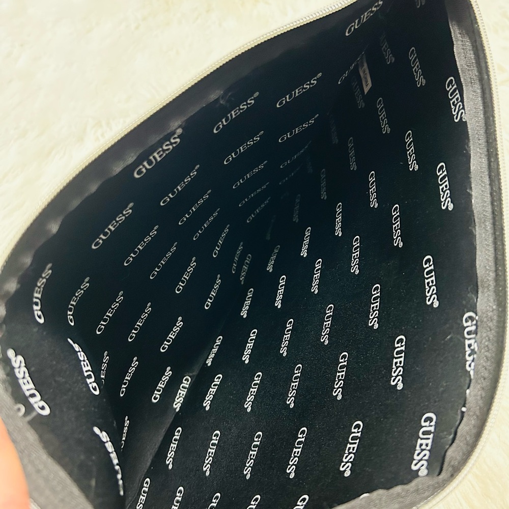 Large Guess Bag - Picture 4 of 4